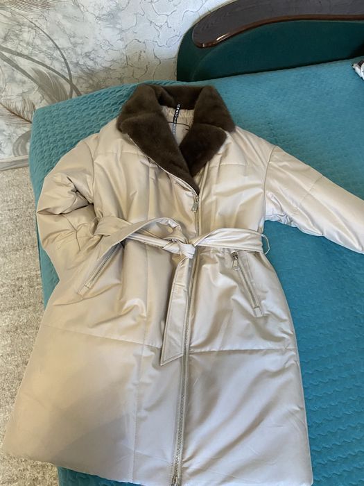 Продам женскую зимнюю куртку (новая)