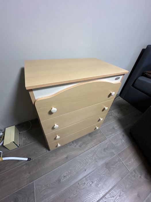 Бюро, скрин и холна маса