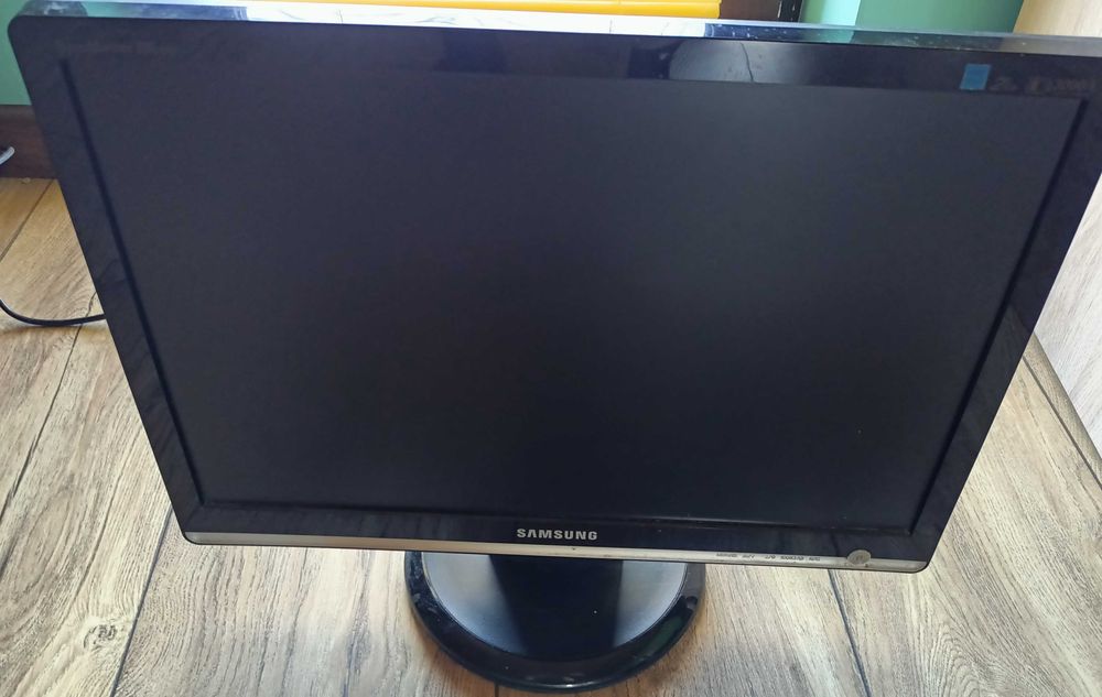 20" Монитор Samsung SyncMaster 206BW
1680x1050, 75 Гц.