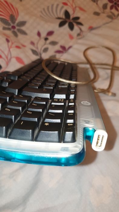 Tastatură  apple cu 2 usb la capete