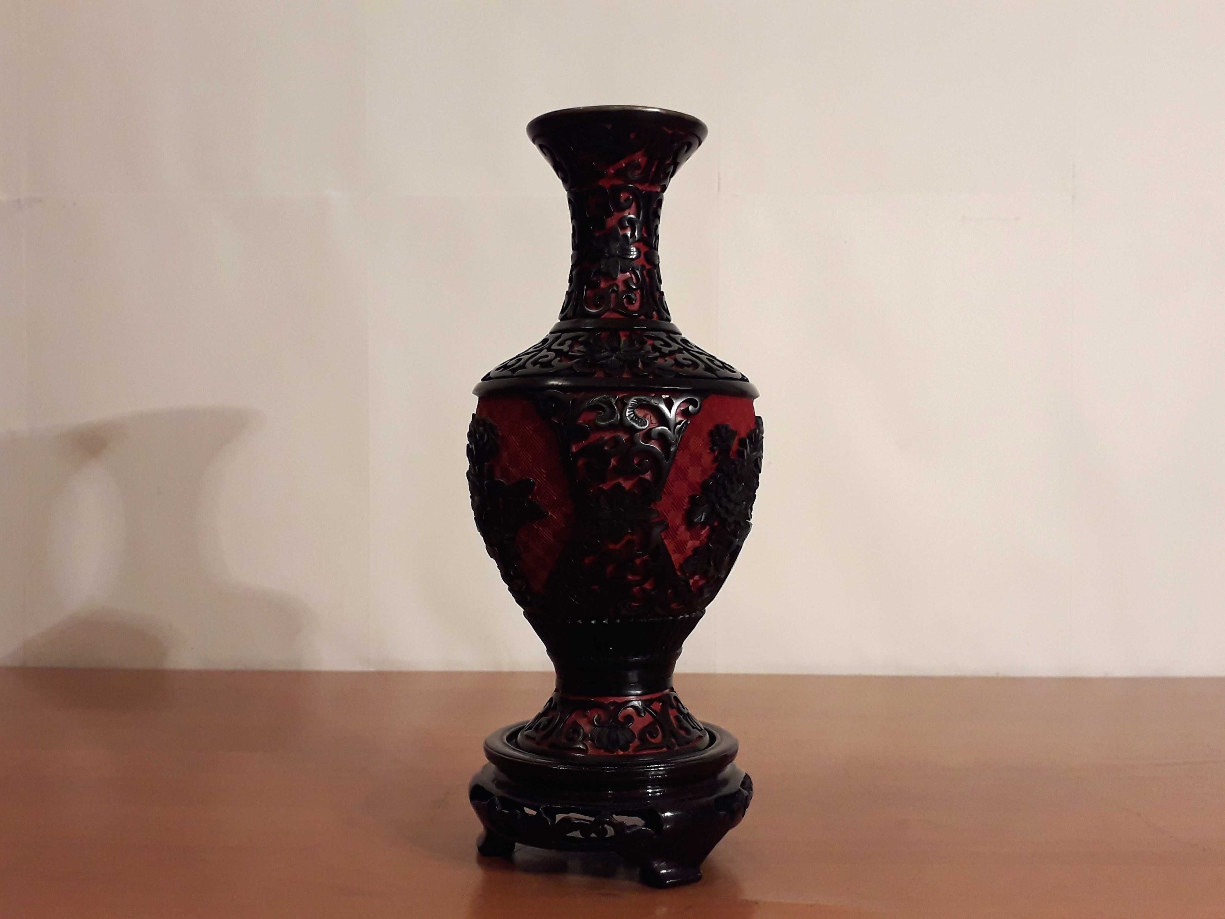 Vaza Asiatica de Cinnabar ‘rosu si negru’ - Piesa Deosebita