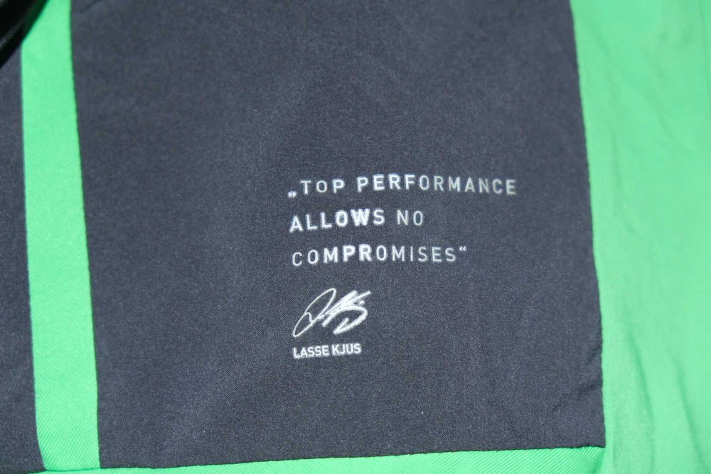 KJUS оригинално дамско ски сноуборд яке размер S