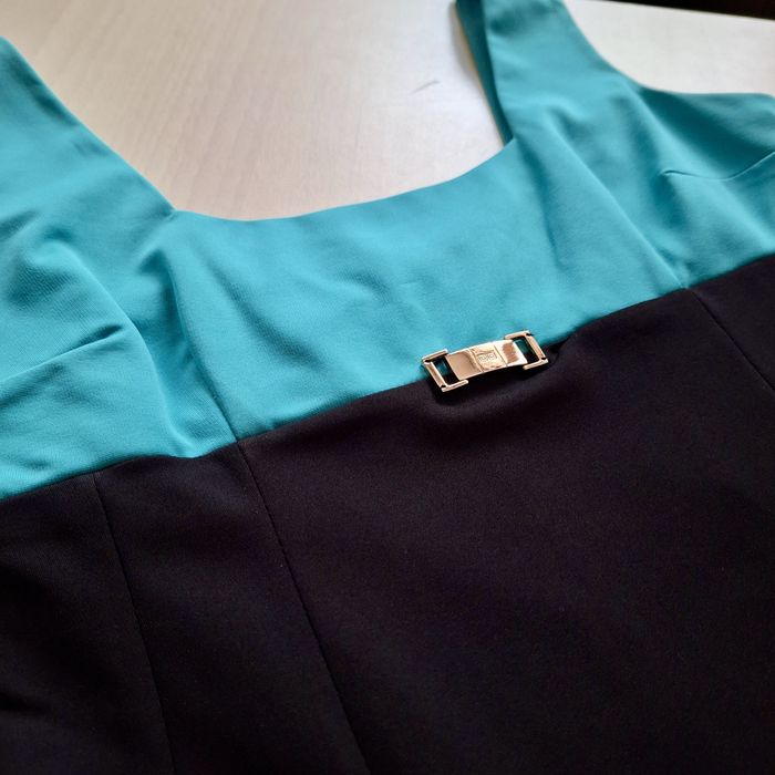 Рокля вталена, по тялото, размер М