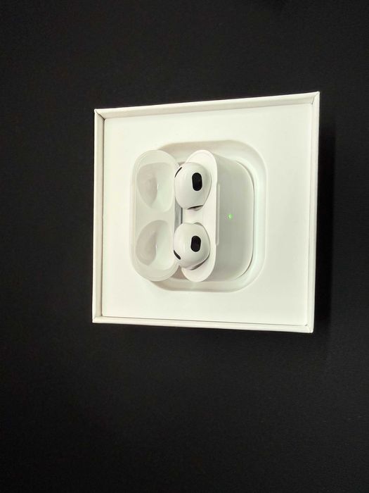 Casti Apple AirPods 3 (2022), Lightning Charging Case, White