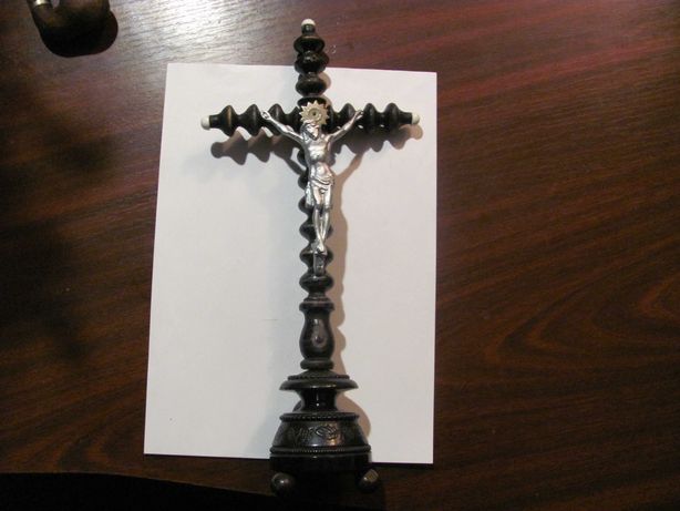 Crucifix vechi deosebit / de masa / lemn si metal (Corpus Christi)