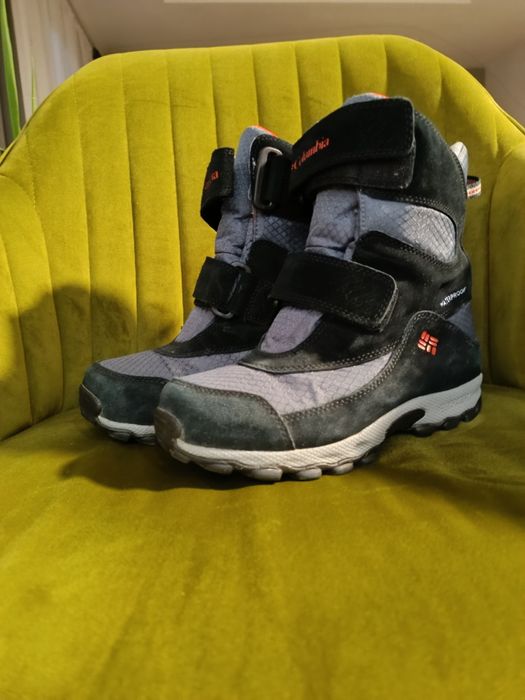 Vând bocanci originali Columbia