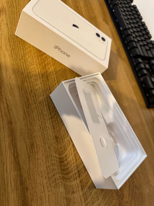 Cutie iphone 11 alb, 64 gb stare intacta