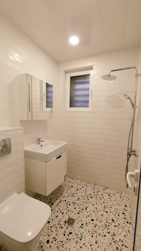 Дава се под наем Тристаен апартамент в София, Изток - 90 кв.м за 750 € - Снимка #1