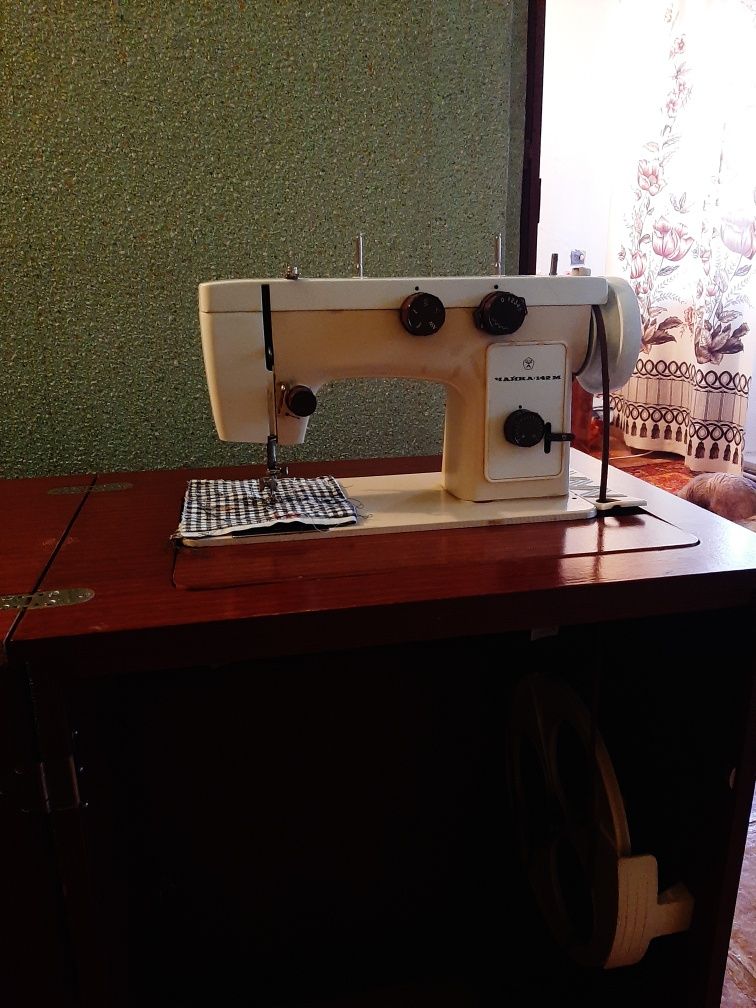 Швейная машинка "Чайка-142м"