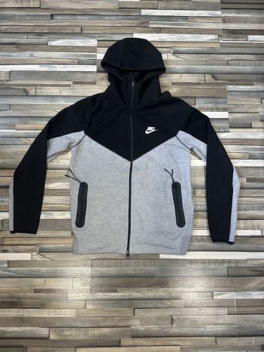 Оригинален Nike Tech Fleece в отлично състояние!