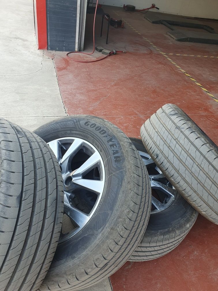 Anvelope Vara Goodyear Efficientgrip 2 Suv 285 60 R18