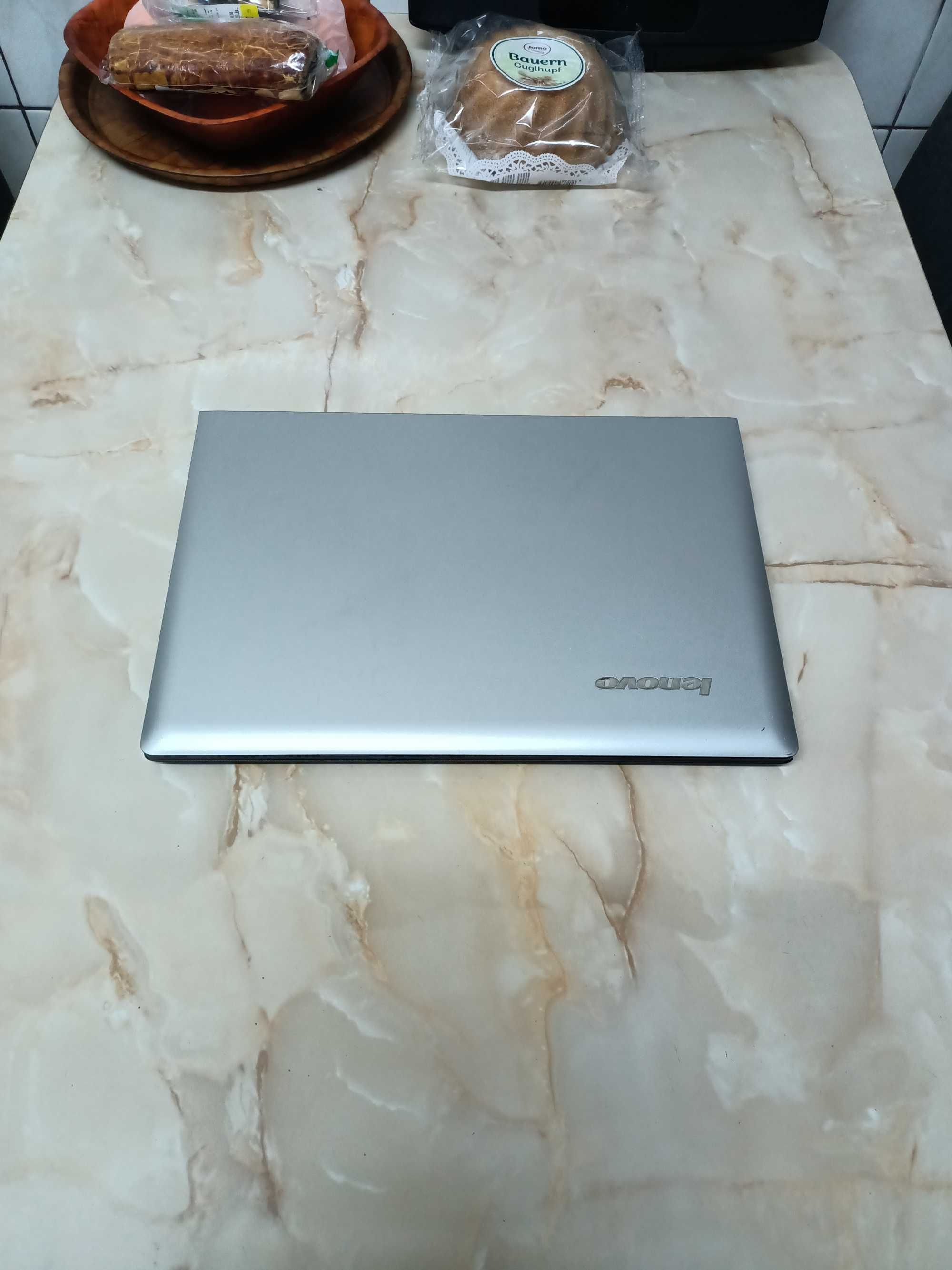 Vand Lenovo intel i3-5005 la 2 ghz ram 8 gb hdd 1 Tb de 15.6 inchi