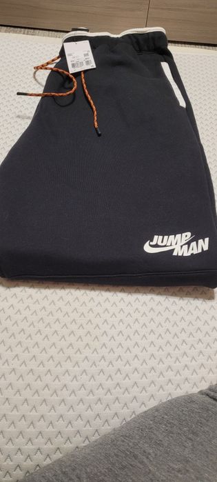 Vând joggers man nike