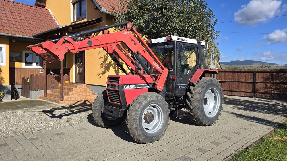 Tractor 4x4 Case 845 XL incarcator frontal international. fiat