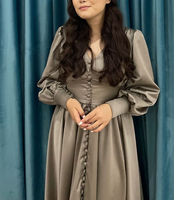 Платье миди из плотного атласа