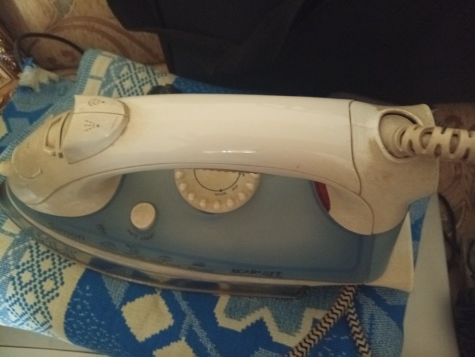 Продам дёшево паровой  утюг Simon