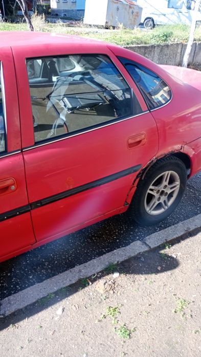 Продавам Опел Вектра 1.6.