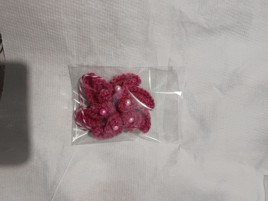 Broșe croșetate manual