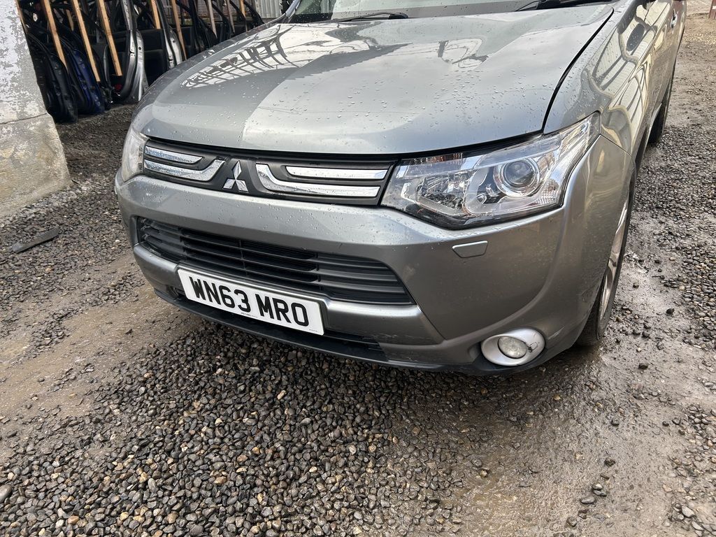 Bara fata Mitsubishi Outlander III 2012 - 2015 GRI (1225) model cu spalatoare far LOVIT