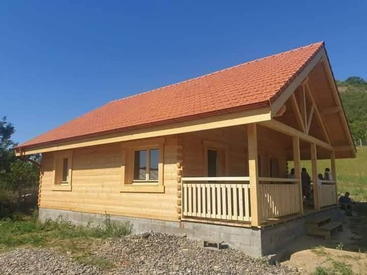 Vând căsuțe din lemn