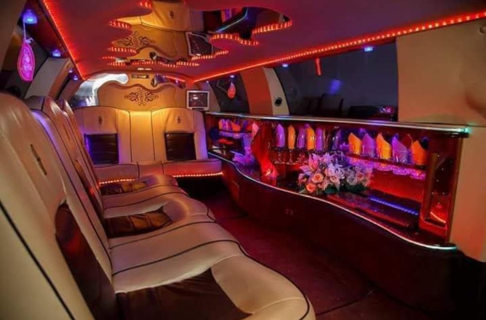 Vând Limuzina Town Car