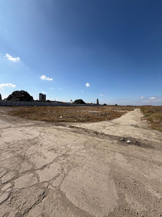 Vand sau inchiriez teren platforma de beton langa autostrada