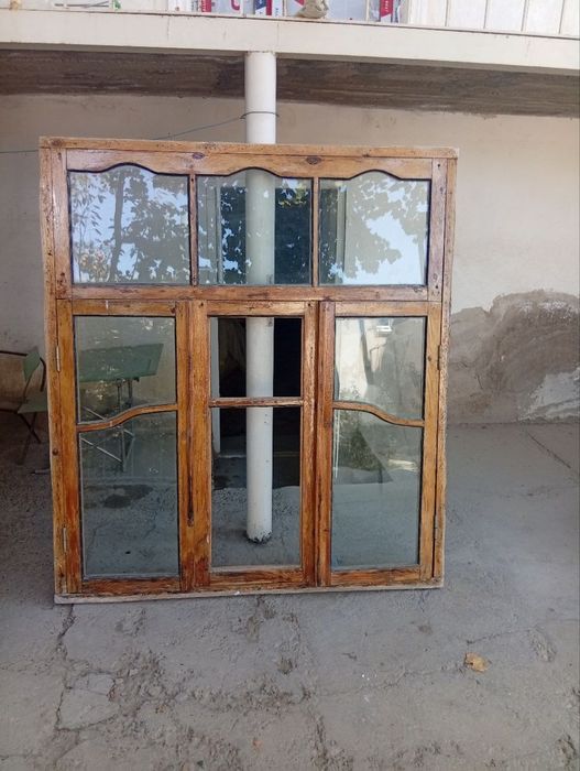 Yog‘och eshik va 4ta treza sotiladi