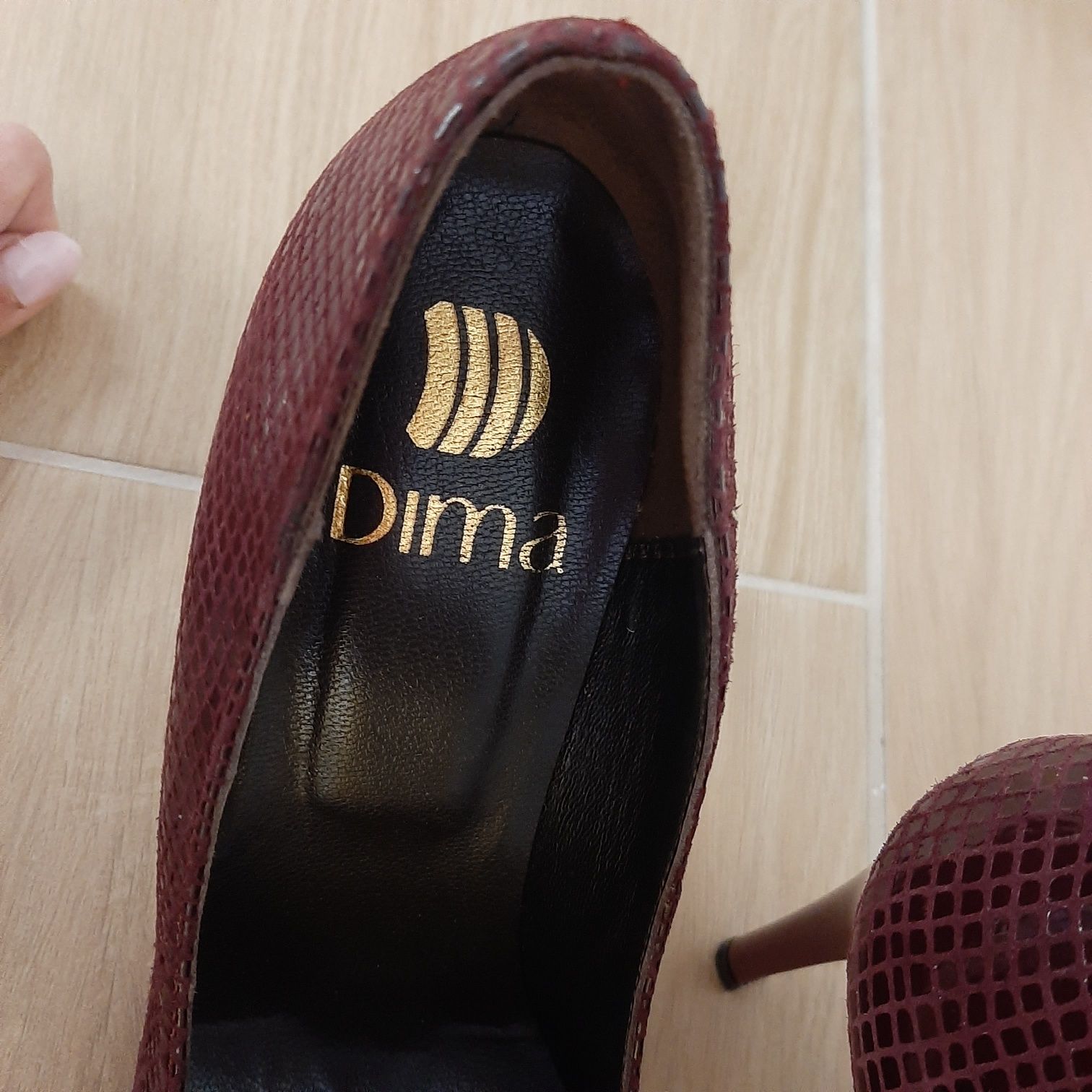 Високи обувки DIMA