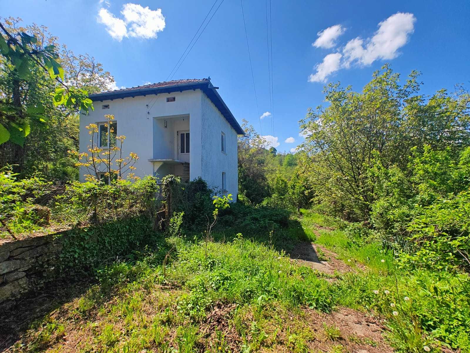 Масивна къща в село Голяма Брестница