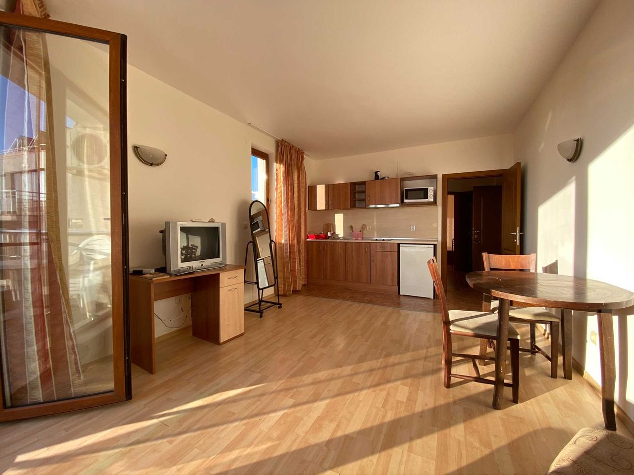 Дава се под наем Тристаен апартамент в Свети Влас - 80 кв.м за 2499 € - Снимка #1