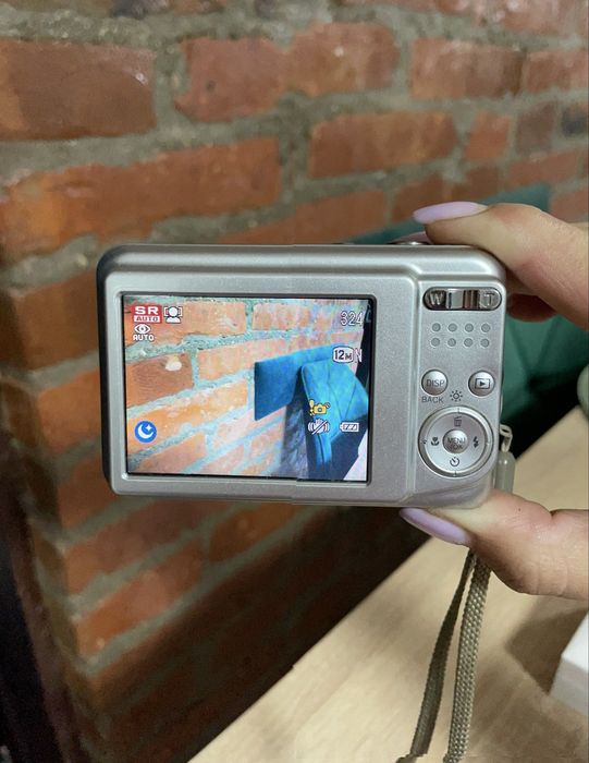 Aparat foto Fujifilm AV100 – 12 MP – cu card SD și husă