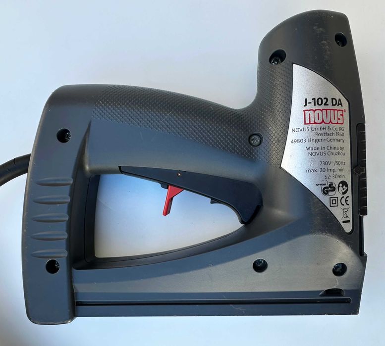 NOVUS J-102 DA - Електрически такер за два типа скоби