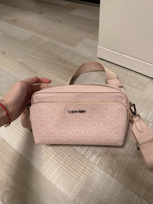 Оригинална чанта на Calvin klein