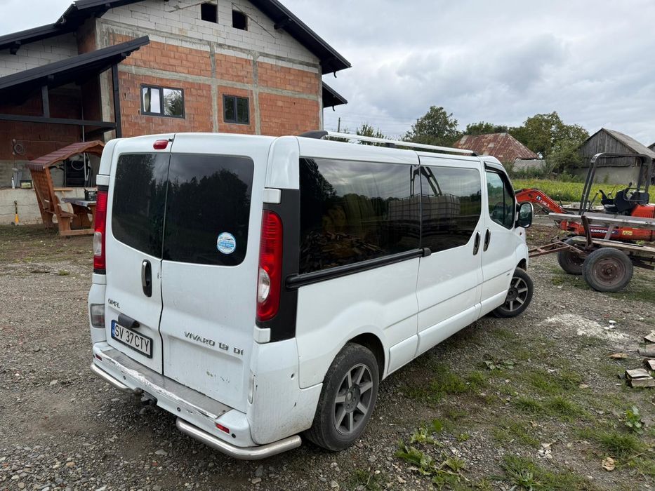 Vând Opel vivaro 2013. 8+1 motor 2.0