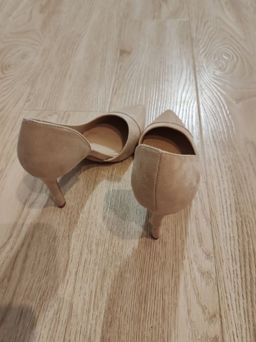 Noi! Pantofi stileto STRADIVARIUS