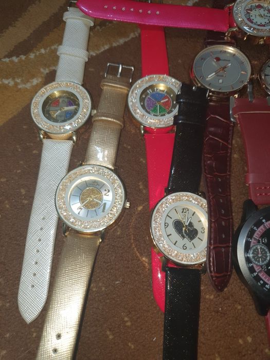 Ceasuri de mână pentru bărbați și femei! Sunați! Nu merge mes. Olx!