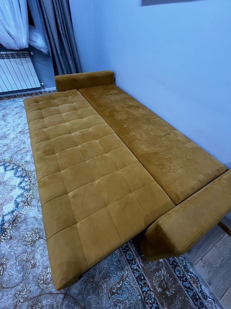 диван 100000тг почти новый
