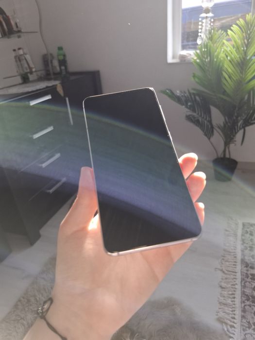 S21 Samsung telefon merge perfect cu folie