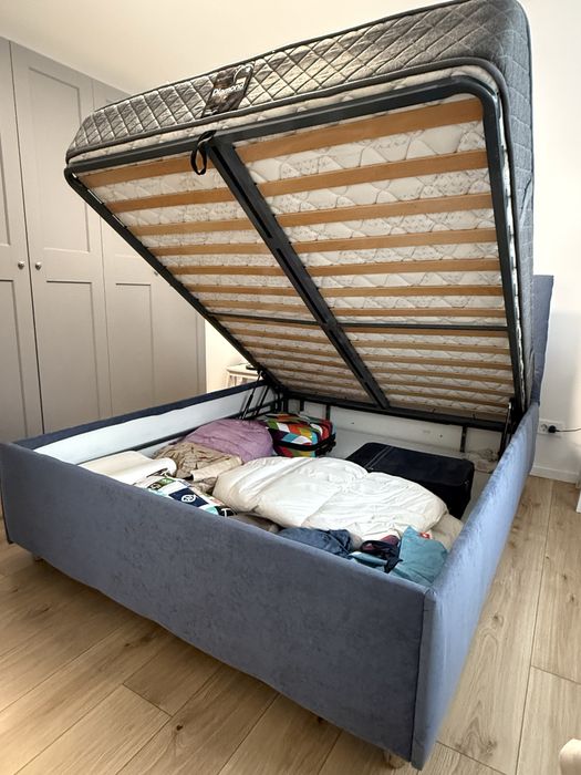 Pat matrimonial 160x200 cm cu somiera rabatabila si lada de depozitare