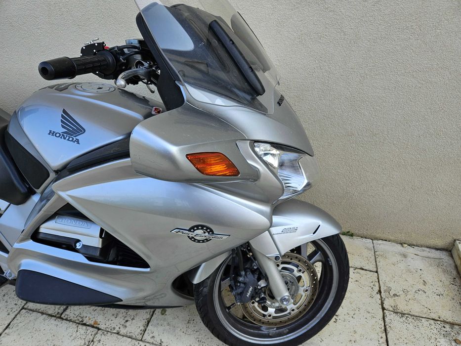 Vand Honda ST1300 (PanEuropean) / schimb cu Scuter Yamaha Xmas 125 cc