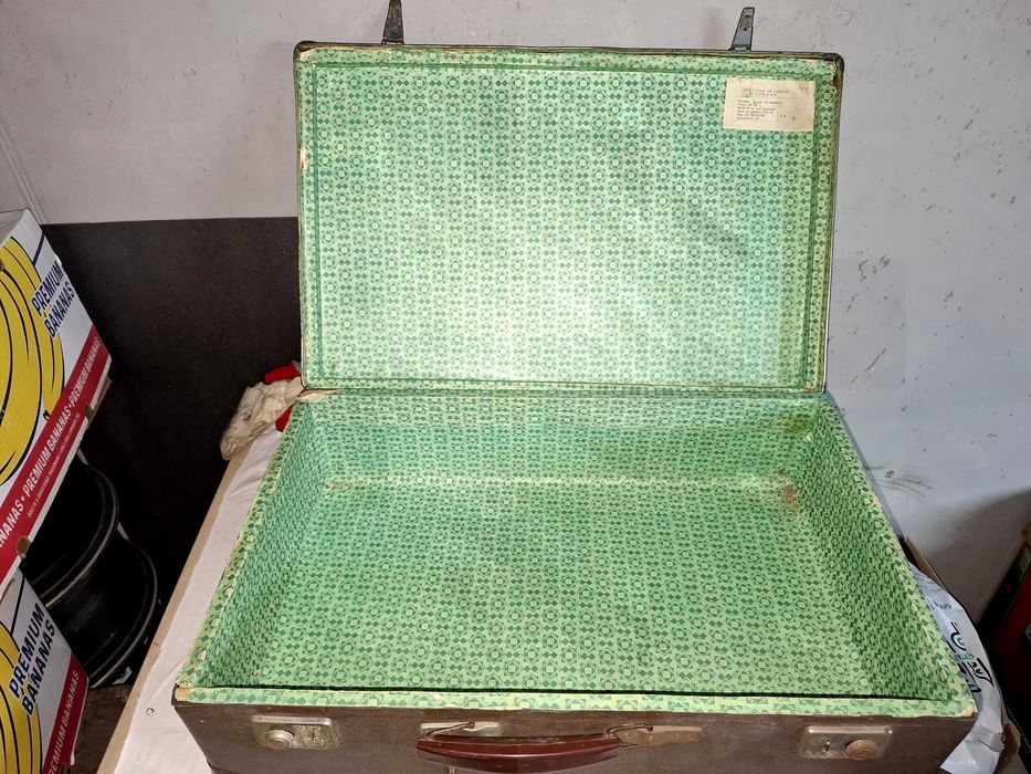 Много стари куфари