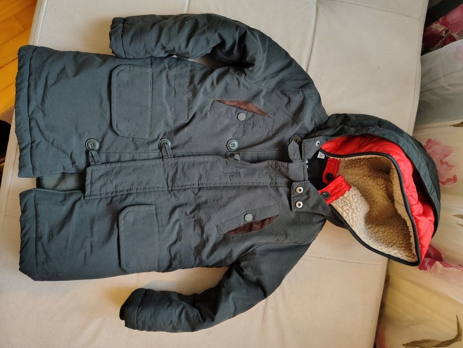 Vând 2 geci groase pt băieți.