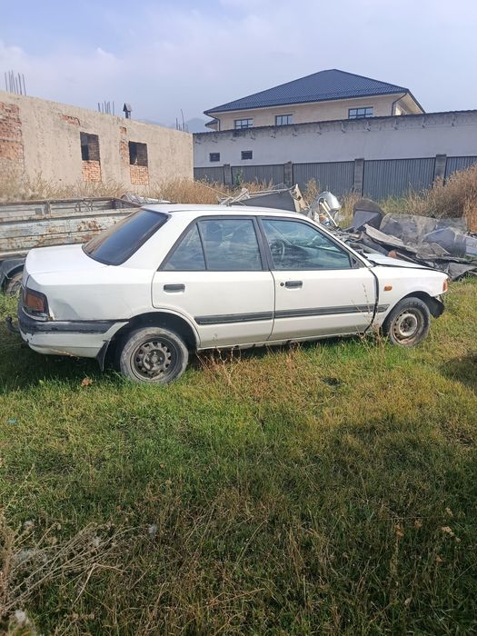 Продам по запчастям Мазду 323.  1.6.