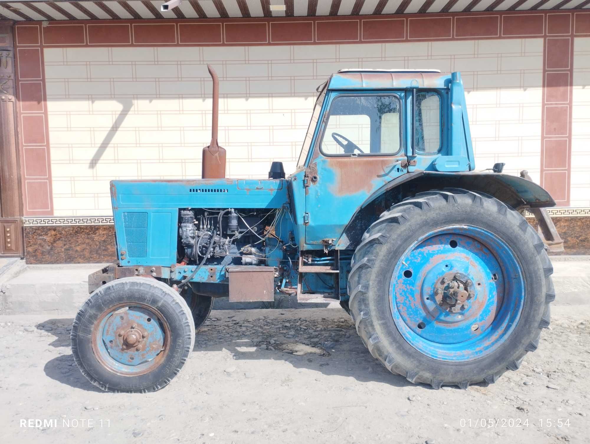 Traktor sotiladi belarus
