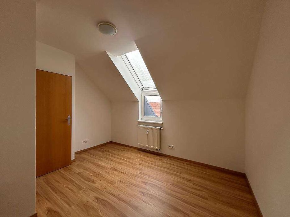 Дава се под наем Двустаен апартамент в София, Зона Б-5 - 65 кв.м за 561 € - Снимка #2