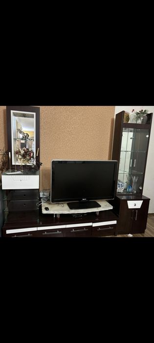Продам  горки для гостиной с подставкой под телевизор