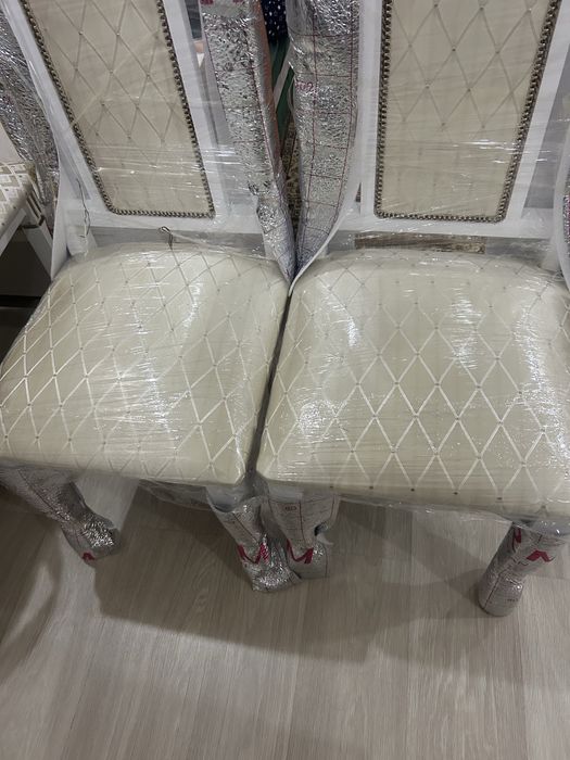 Новые стулья в салафане
