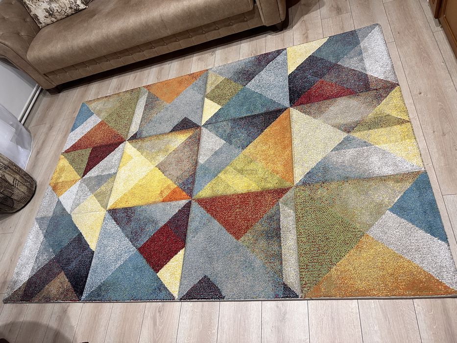 Covor modern – stare impecabilă, ideal pentru orice tip de interior!