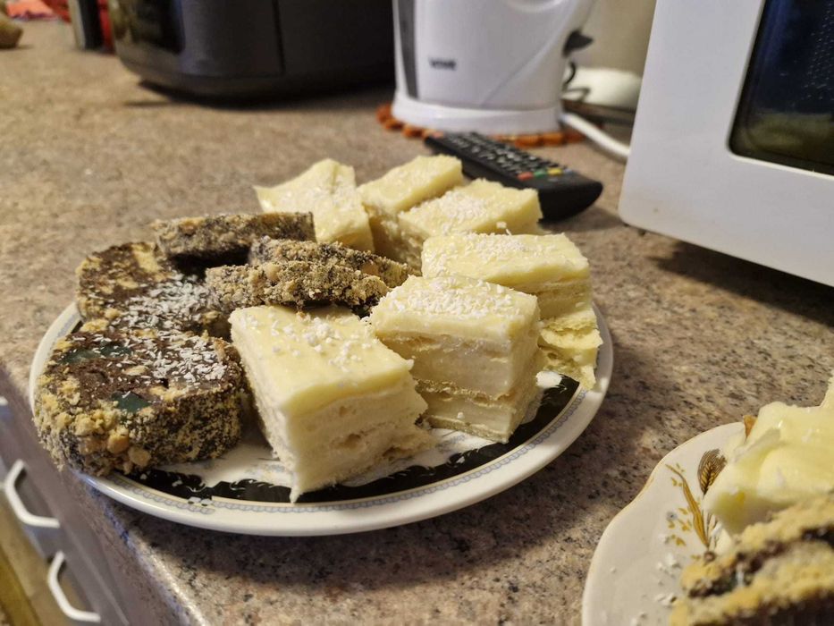 Diferite prăjituri de casa %