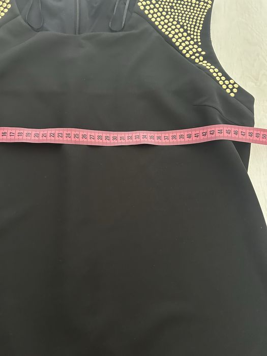 Rochie neagra, cu aplicatii